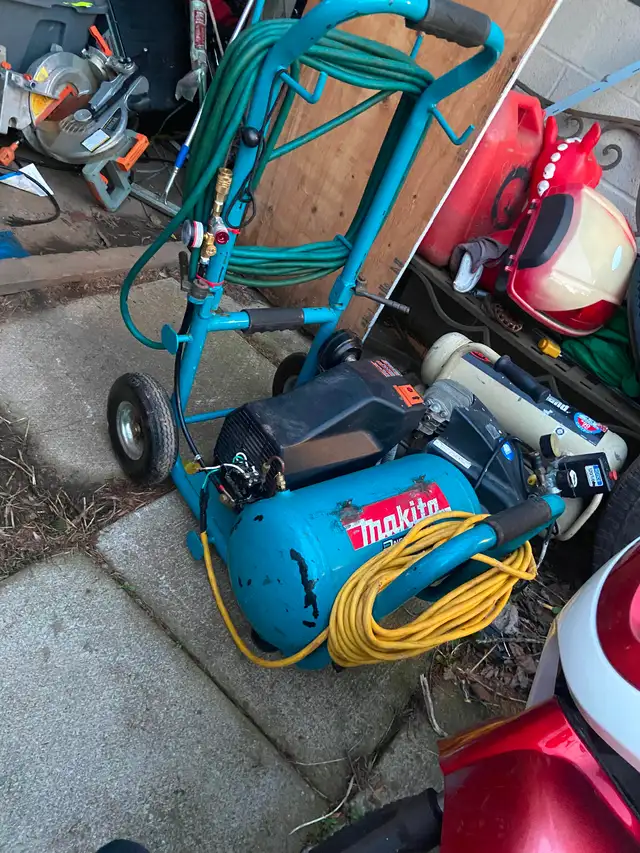 Makita compressor looking to get at 250 for it - Photo 4
