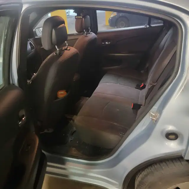 Selling my Chrysler 200 - Photo 5