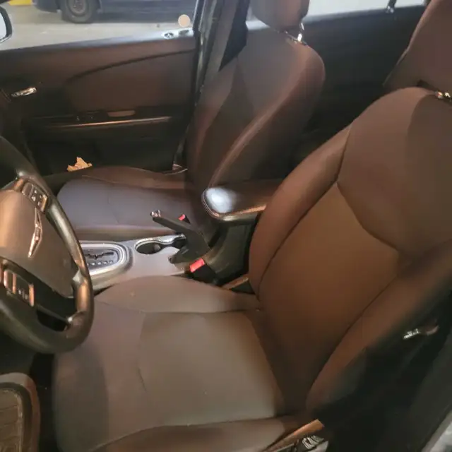 Selling my Chrysler 200 - Photo 6