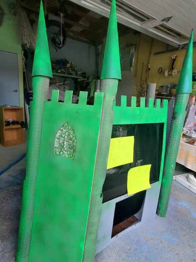 PUPPET THEATRE CASTLE