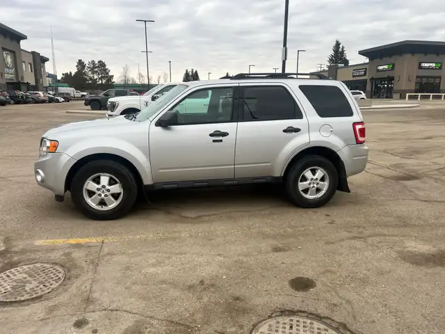 2010 Ford Escape XLT 4WD Low Mileage