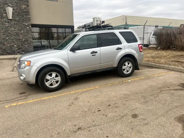 2010 Ford Escape XLT 4WD Low Mileage - Photo 4