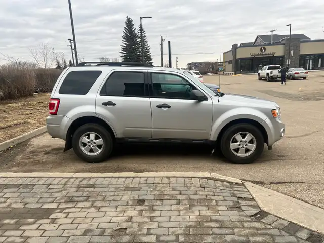 2010 Ford Escape XLT 4WD Low Mileage - Photo 5