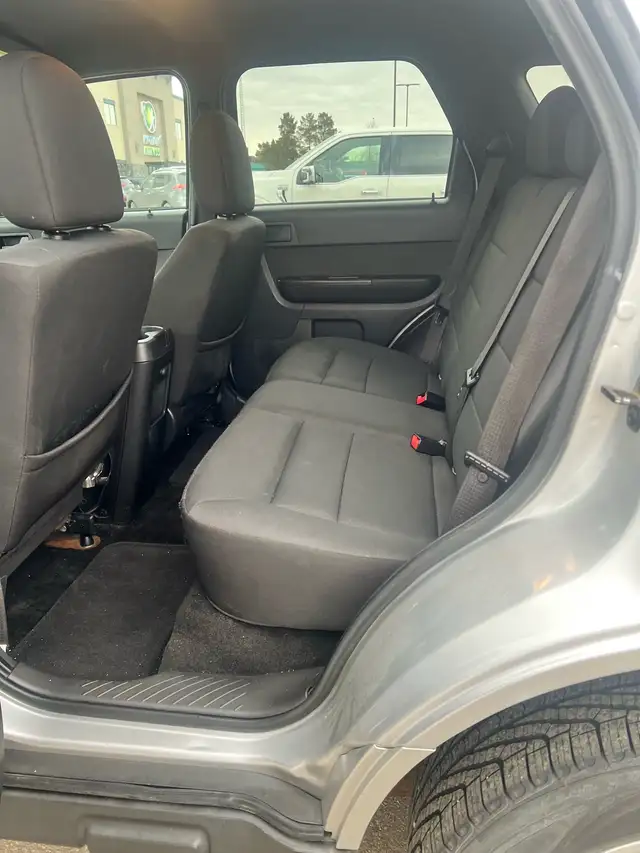 2010 Ford Escape XLT 4WD Low Mileage - Photo 7