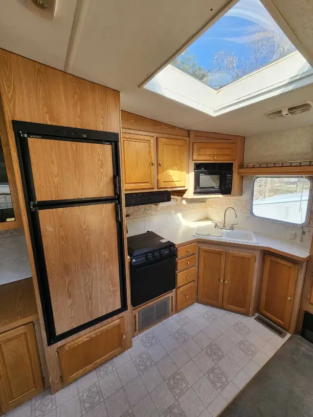 2002 Kustom Coach - Photo 3