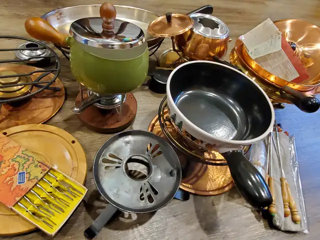 BRASS FONDUE POTS VARIOUS SIZES LIKE NEW