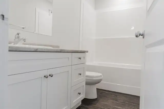 3 Bed 1.5 Bath Townhouse in Clairmont Available May 1st! - Photo 8