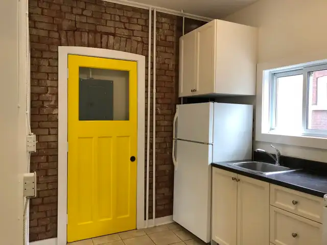 STEPS FROM QUEEN'S - BEAUTIFUL INCLUSIVE 3 BEDROOM!