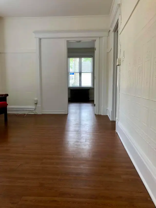 STEPS FROM QUEEN'S - BEAUTIFUL INCLUSIVE 3 BEDROOM! - Photo 5