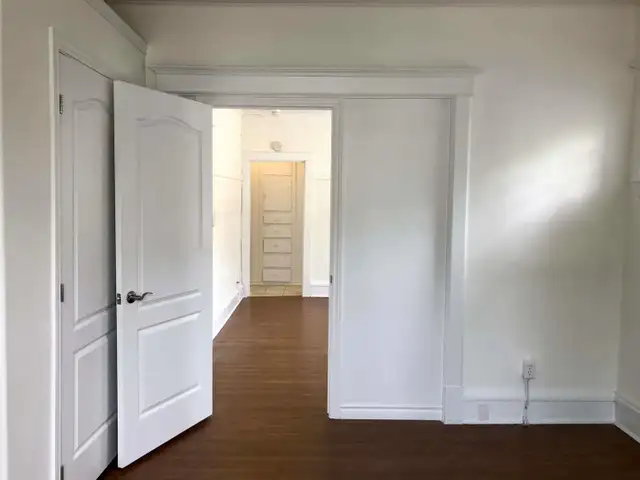 STEPS FROM QUEEN'S - BEAUTIFUL INCLUSIVE 3 BEDROOM! - Photo 9