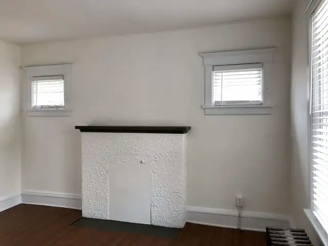 STEPS FROM QUEEN'S - BEAUTIFUL INCLUSIVE 3 BEDROOM! - Photo 10