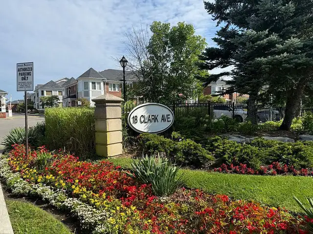 Superb Townhome in Thornhill