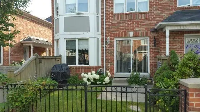 Superb Townhome in Thornhill - Photo 4