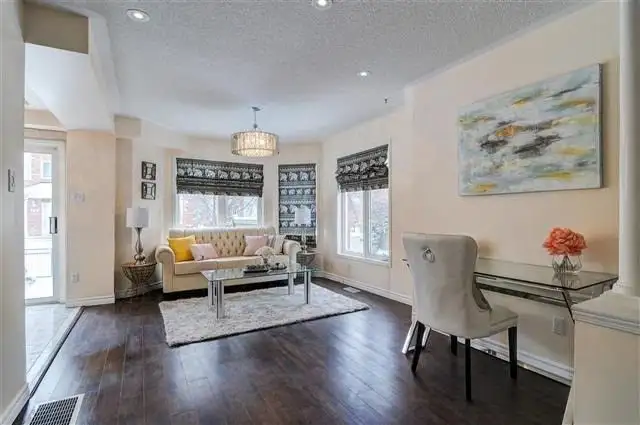 Superb Townhome in Thornhill - Photo 5