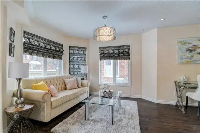 Superb Townhome in Thornhill - Photo 6