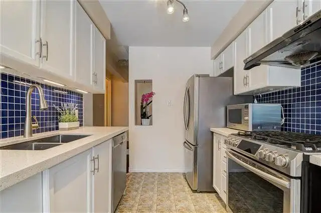 Superb Townhome in Thornhill - Photo 8