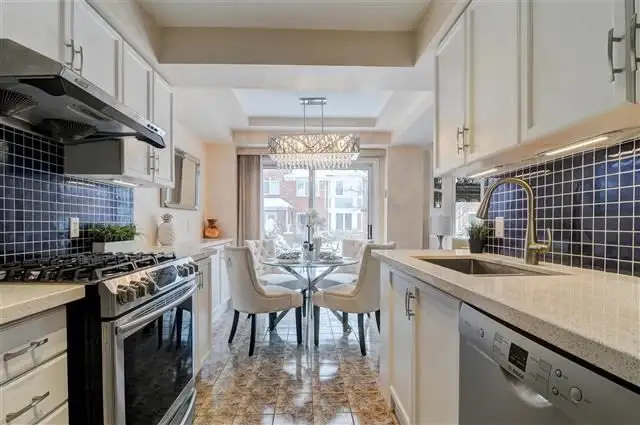 Superb Townhome in Thornhill - Photo 9