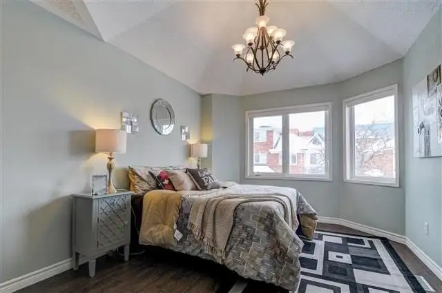 Superb Townhome in Thornhill - Photo 11