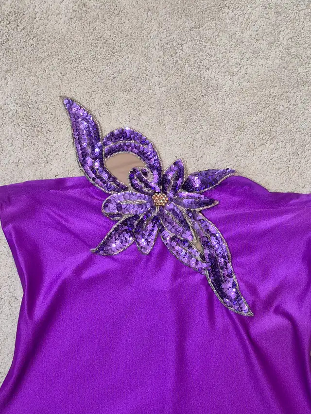 ACTOR/SINGER WARDROBE SALE ON GOWNS - Photo 2