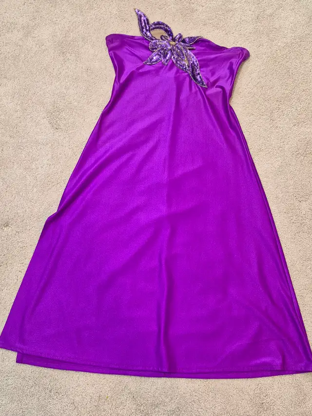 ACTOR/SINGER WARDROBE SALE ON GOWNS - Photo 3