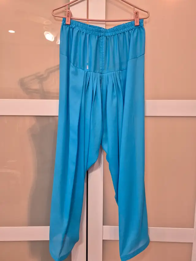 ACTOR/SINGER WARDROBE SALE ON GOWNS - Photo 8