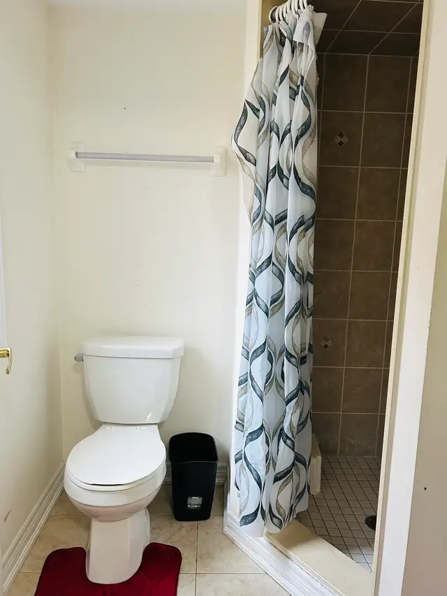 Furnished room with attached washroom and separate entrance - Photo 4