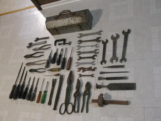 50 Piece Vintage Hand Tools, plus Metal Toolbox - Photo 10