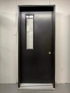 1331PA Porte d’acier 34″G Noire Verre clair 9 x 37