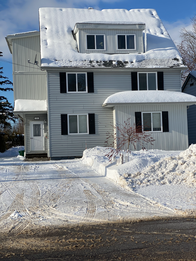 EXECUTIVE 2 BEDROOMS APARTMENT ON SECOND FLOOR