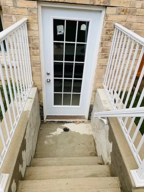 1 Bedroom For Rent in 3 Bedroom Legal Basement - Photo 2