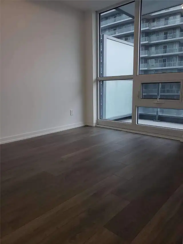 Fairview Mall condo - Photo 3