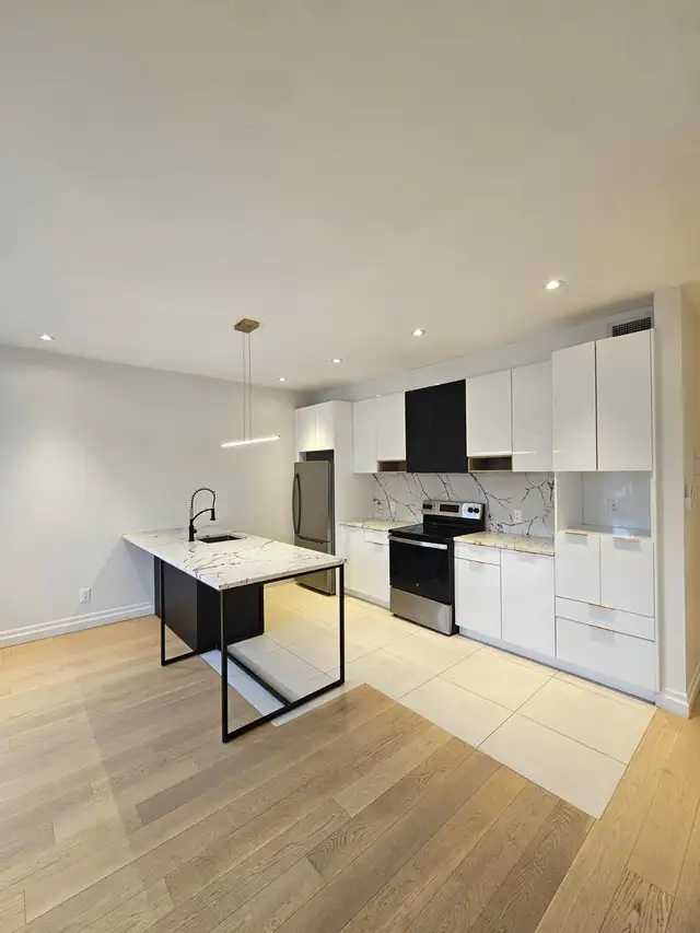 For Rent 5 1/5 Luxurious Apartment Across Snowdon Metro Station