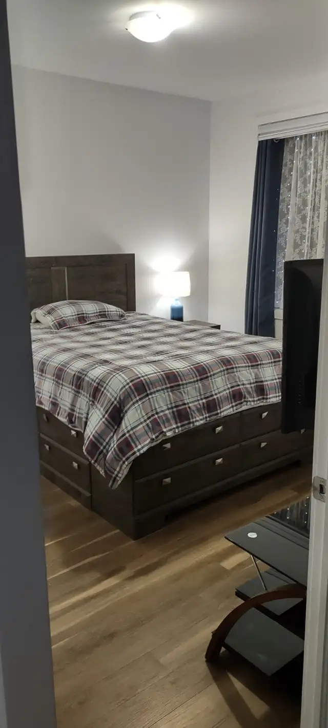 ROOM FOR RENT – AVAILABLE MAY 1