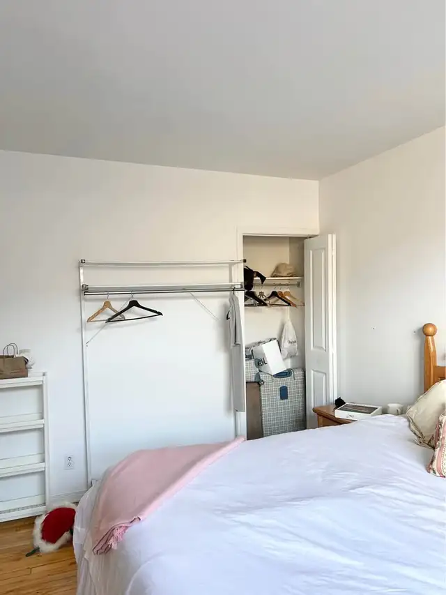 Fully renovated 4 1/2, hot water, heating, Vendome, May 1st - Photo 4