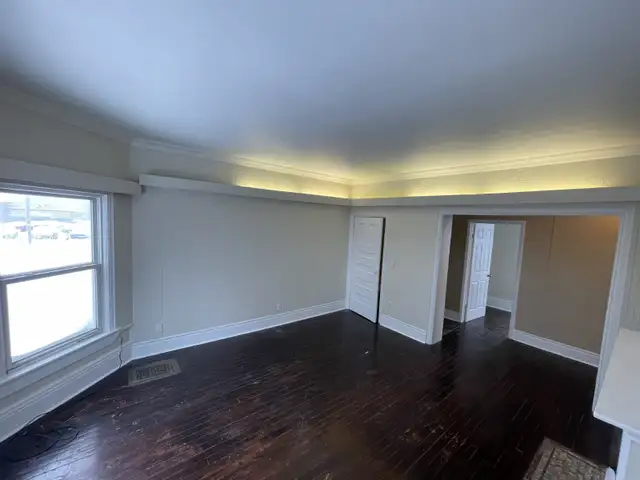 WELLAND Charming & Spacious 2 Bed Apartment Main Floor - Photo 2