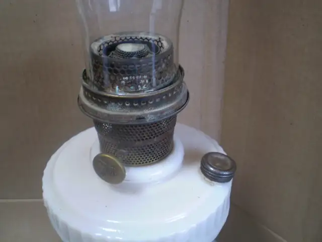 ALADDIN ANTIQUE OIL LAMP- LINCOLN DRAPE-NO SHADE- $75 - Photo 2