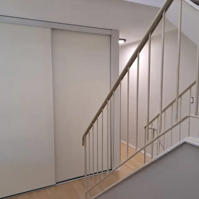 Bright & Spacious 3-Bedrm Townhm| Fenced Yard | 2 Parking Stalls - Photo 5