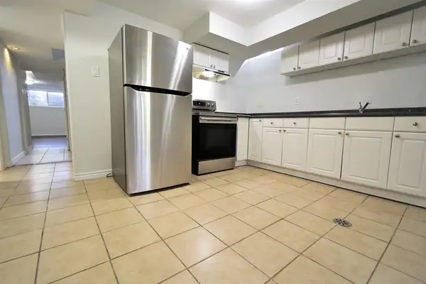 Beautiful 2 Bed, 2 Bath Basement Apartment, College Cres.