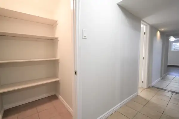 Beautiful 2 Bed, 2 Bath Basement Apartment, College Cres. - Photo 3