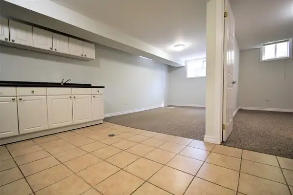 Beautiful 2 Bed, 2 Bath Basement Apartment, College Cres. - Photo 7