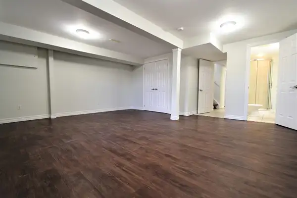 Beautiful 2 Bed, 2 Bath Basement Apartment, College Cres. - Photo 14