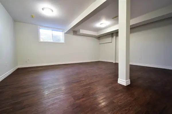 Beautiful 2 Bed, 2 Bath Basement Apartment, College Cres. - Photo 15