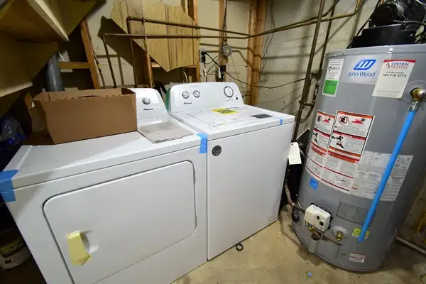 Beautiful 2 Bed, 2 Bath Basement Apartment, College Cres. - Photo 23