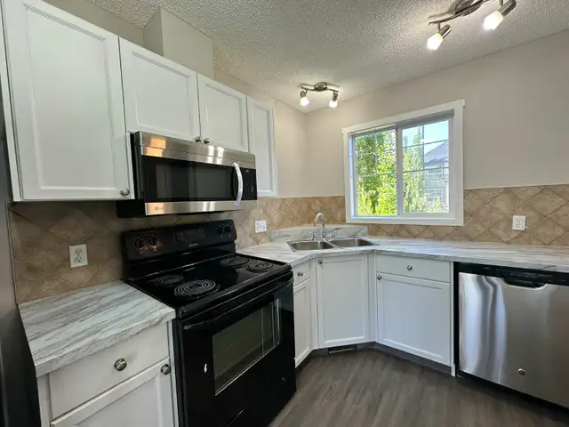 AIRDRIE: Rent to Own 3 Bedroom Townhome in Sagewood - Photo 3