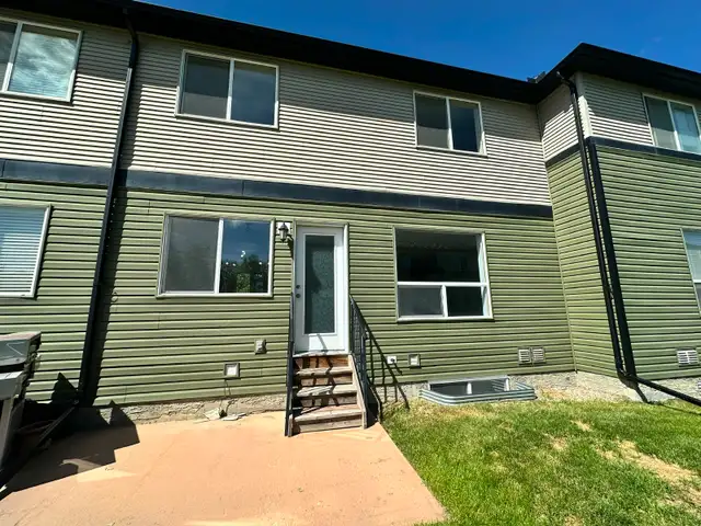 AIRDRIE: Rent to Own 3 Bedroom Townhome in Sagewood - Photo 17