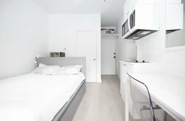 Furnished Stufio Downtown - Photo 9