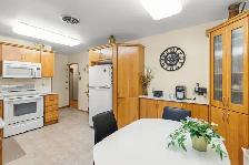 3bdrm 1040sqft Bungalow loaded w/ upgrades   26x24 dbl det Grg - Photo 5