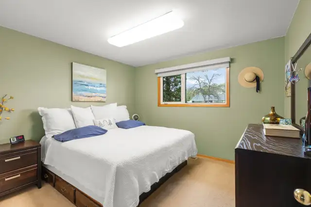 3bdrm 1040sqft Bungalow loaded w/ upgrades   26x24 dbl det Grg - Photo 7