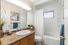 3bdrm 1040sqft Bungalow loaded w/ upgrades   26x24 dbl det Grg - Photo 8