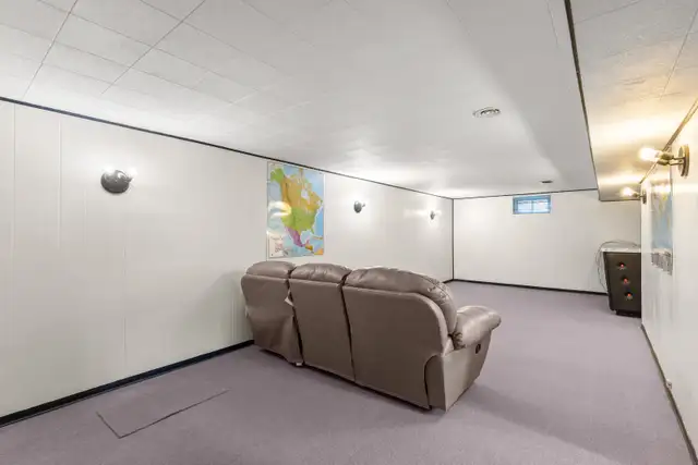 3bdrm 1040sqft Bungalow loaded w/ upgrades   26x24 dbl det Grg - Photo 9